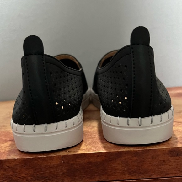 NWOT • Easy Street’s Comfort Wave Slip-On - Picture 13 of 15